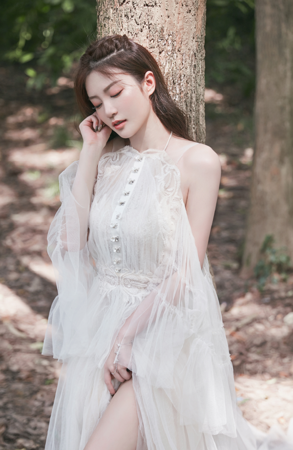 玄律赞小天天是一个有魅力的女孩
