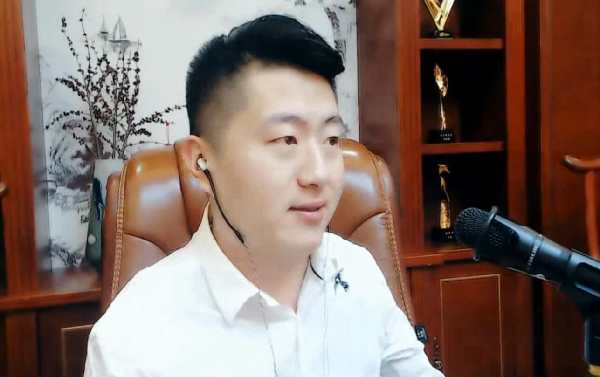 帝王蟹不爱,小洲偏爱麻辣烫?
