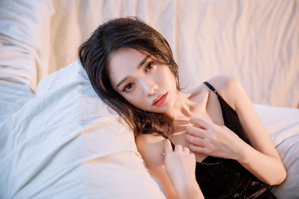 神豪空城出手,白静轻松获头条