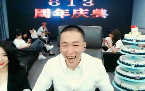 人在外不忘道贺,复兴被赞没毛病