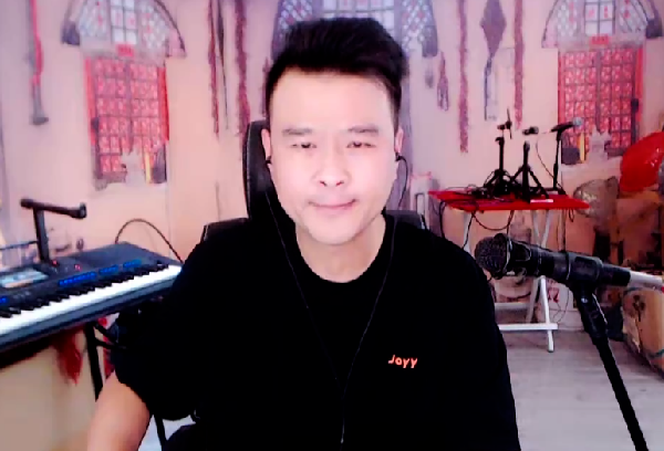 大衣哥练兵头条,只为突破自己!