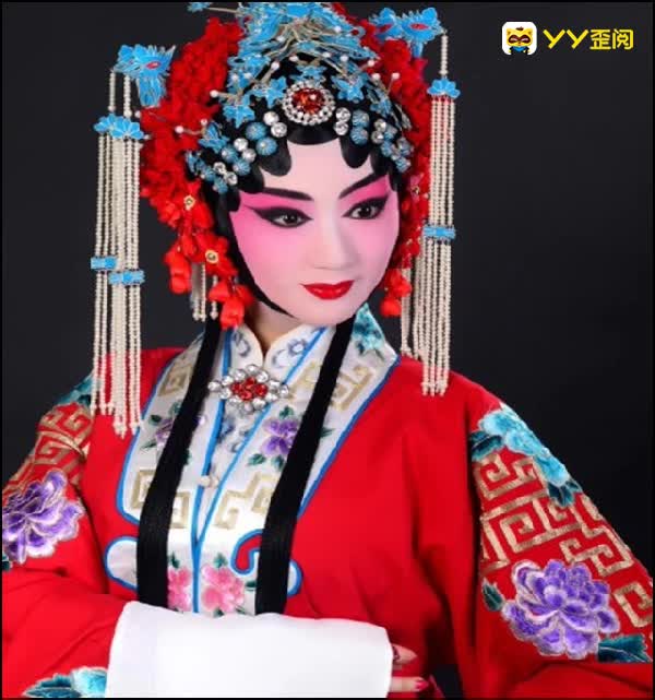 美女珊珊晒功夫一字马，惊呆粉丝