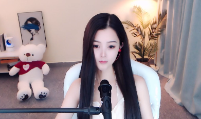 任性仙子倩小妞坐着就是才艺