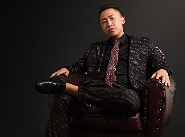 才艺与颜值的化身 霸道总裁宝哥