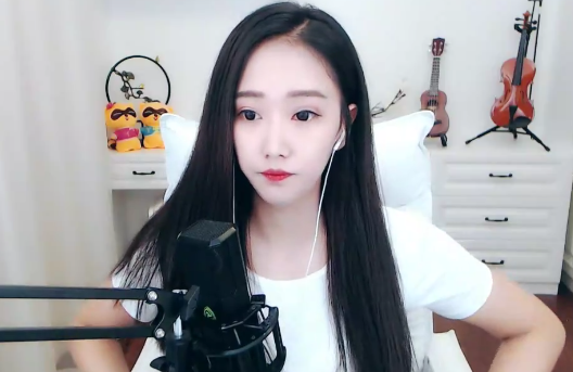 5796美琪与娜宝儿乱斗谈心