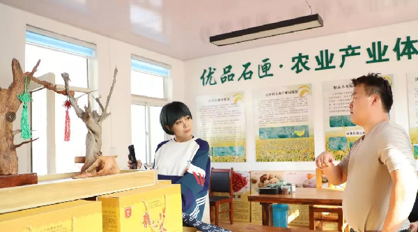 话社走进贫困山区精准扶贫