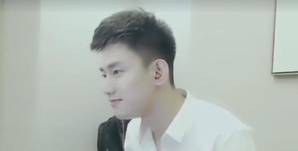 哦哥回应加回阿哲微信之事!