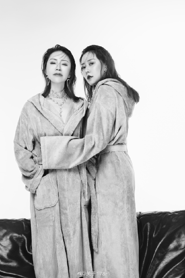 最美主播母亲出现,美貌秒杀女儿
