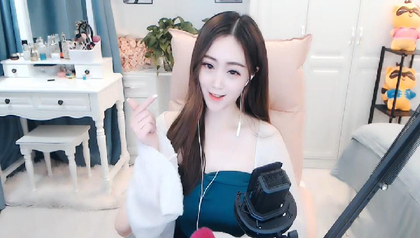 yy颜值实力唱将美女白熙即将回归