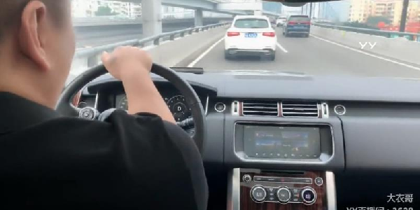 王冕歌曲听到副歌时,阿哲发声了