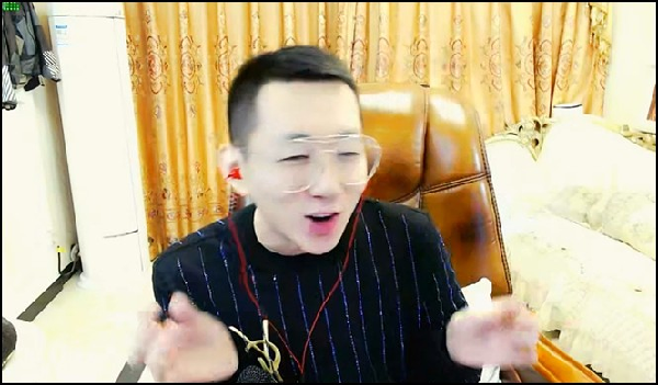 成年豪刷至尊票,却要冻结王小源