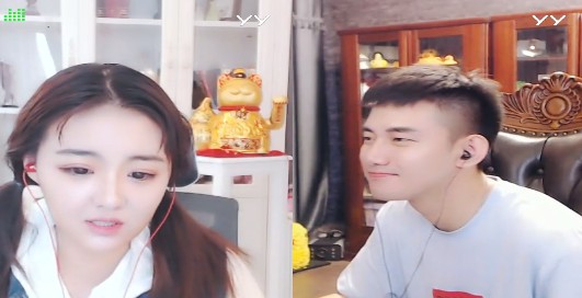 阿哲给王小源爱徒小纯拉关注!