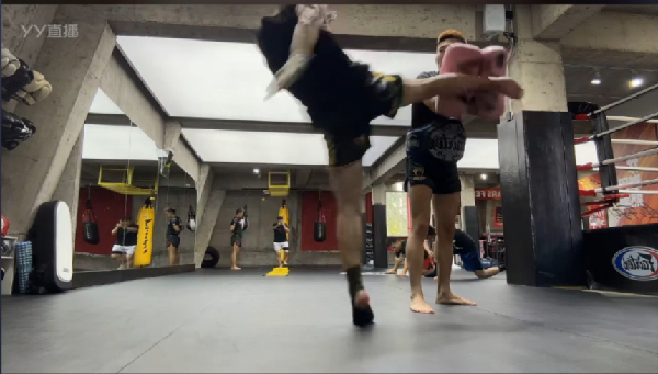 木梳健身直播，猛男成长中！