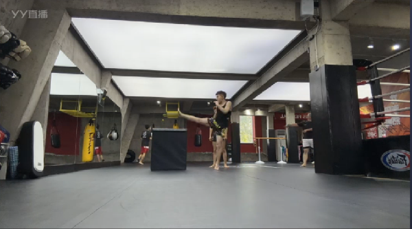 木梳健身直播，猛男成长中！