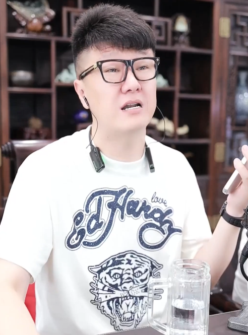 YY最大热度直播间，就是3851