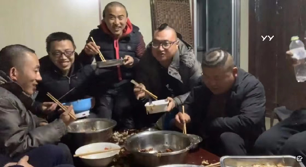 山庄出事兜走了，乳山八怪回忆杀