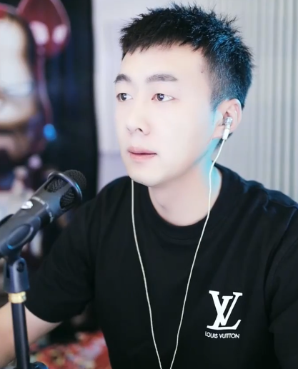 笑到最后！黑马六朋4330万票夺冠