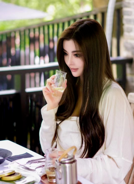 晓夏晒与探戈哥合影