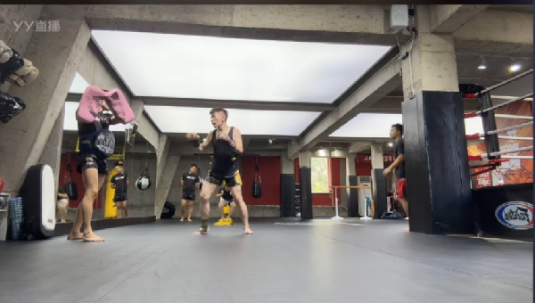 木梳健身直播，猛男成长中！