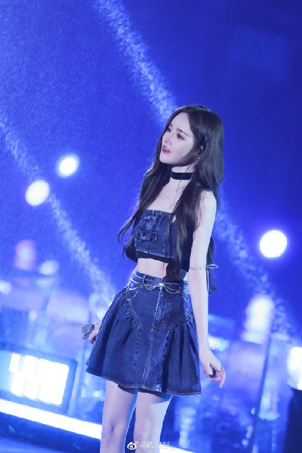 戴羽彤和明星同台演唱会高清图！