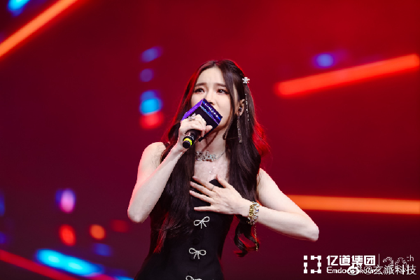 戴羽彤澳门演出，台前幕后美照！