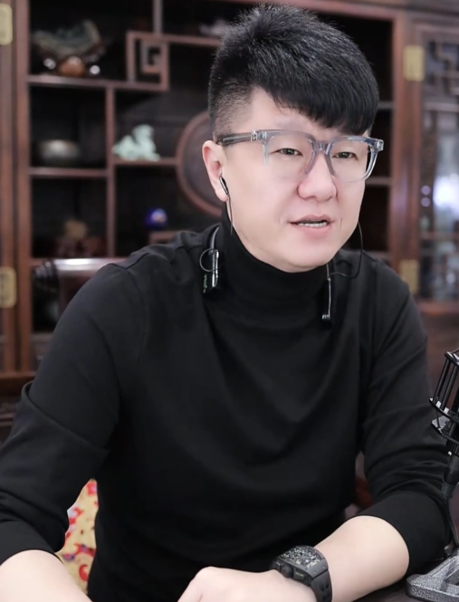 反向拜年！大佛新年送徒弟礼物