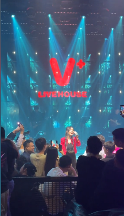 鱼闪闪live现场，路人视角演出！