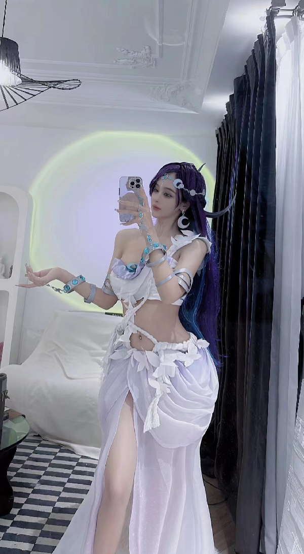 舞媚娘惊艳cos王者海月!