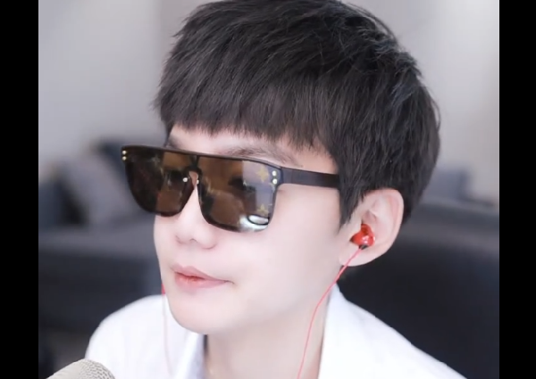 这让浅蓝对神豪探戈哥非常佩服,不愧是yy上的老牌神豪,实力强,资历深