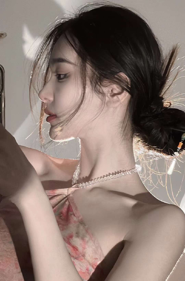 媚娘最新美照，闪闪发光迷人！