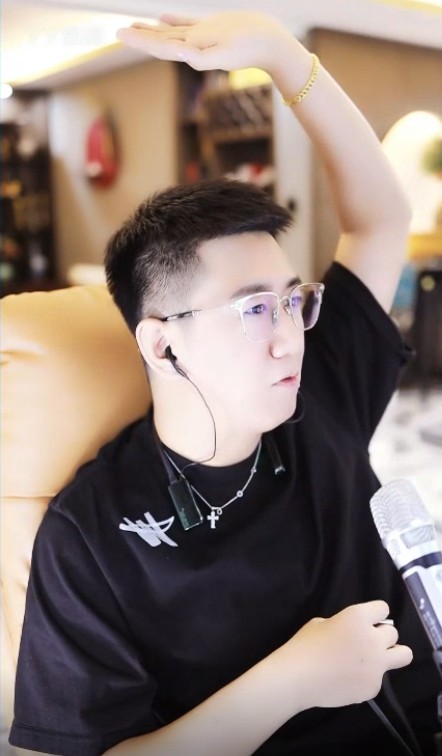 懂分寸知进退小浩靠情商吃饭