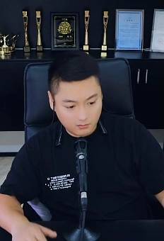晨哥生气李洲，因总直播间说