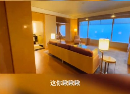 小洲爆0哥真实身份，新加坡一游