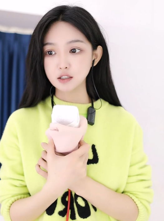 951颜值扛把子，周唐韵低调庆生