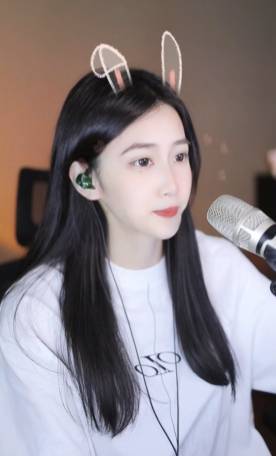 她是睿廷的大黑马，校长哥力挺