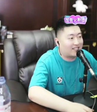 小洲：大哥必须维护！