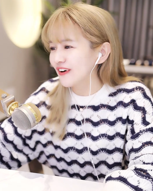 难得一见！文儿携手快递熊开播