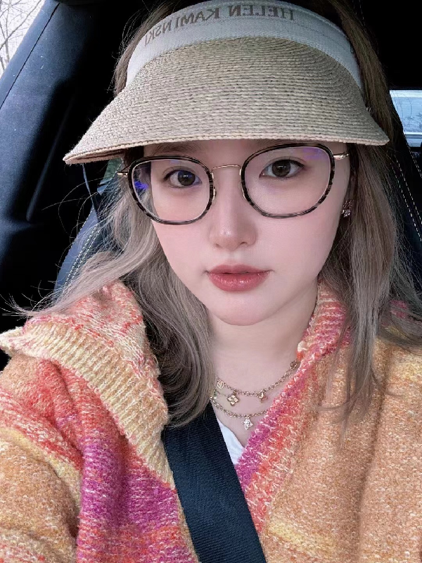 滑雪归来，囧囧丸自拍漏一墙包！