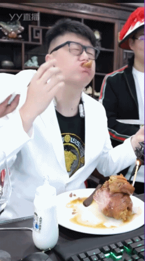 线上线下投食，大叔请大佛吃肘子