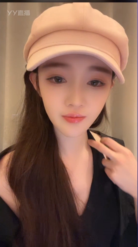 前几天小编在八卦上看到,有人说戴羽彤身高,又说增高鞋垫什么的,反正