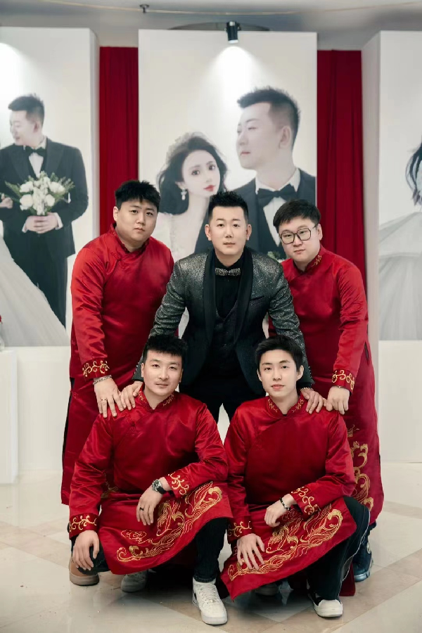 婚礼成谢亲友，雅乐晒婚礼现场照