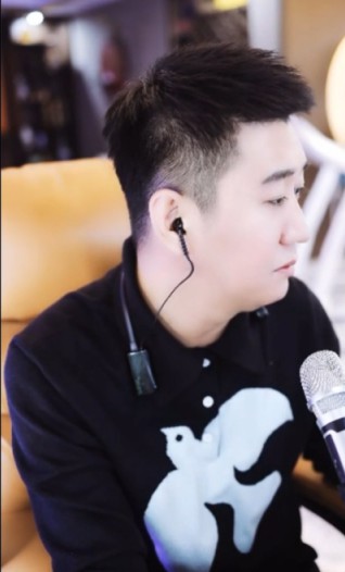 小浩：大叔身家几百亿！