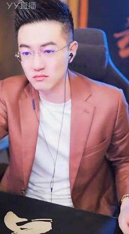 玄律在荣耀哥面前替心悦说话！