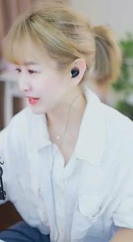 文儿与冯提莫比身高，都差不多