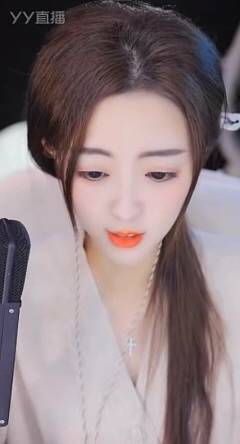 刷礼物买衣服，姐姐对小小呵真好