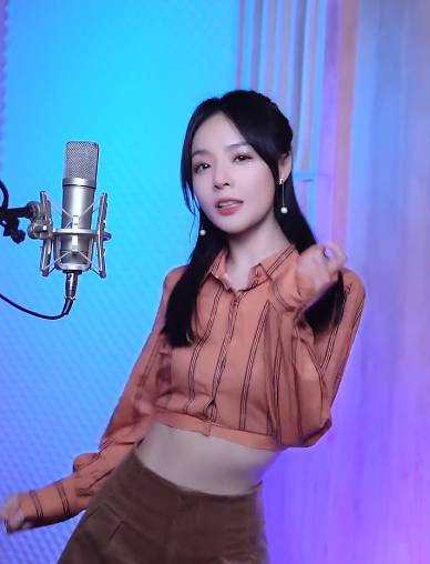 被文儿点名一姐的她果然实力雄厚