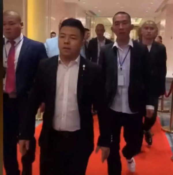 山庄出事兜走了，乳山八怪回忆杀