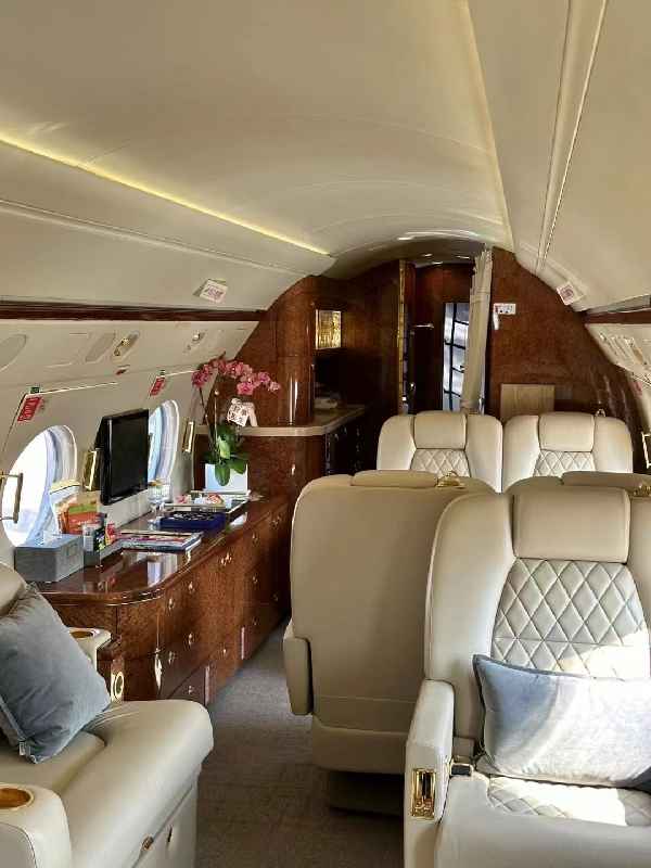 滑雪归来，囧囧丸自拍漏一墙包！