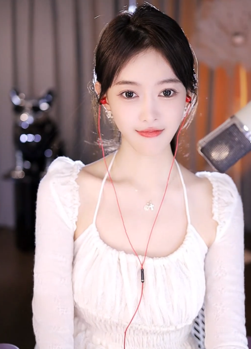 芮甜甜太耀眼了,被当成明星