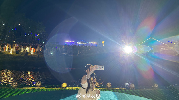 戴羽彤受邀参加音乐节路人直拍！